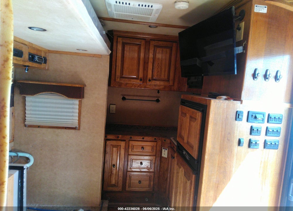 2011 BLOOMER 19 FT SWLQ VIN: 1B9BG3621BS511780