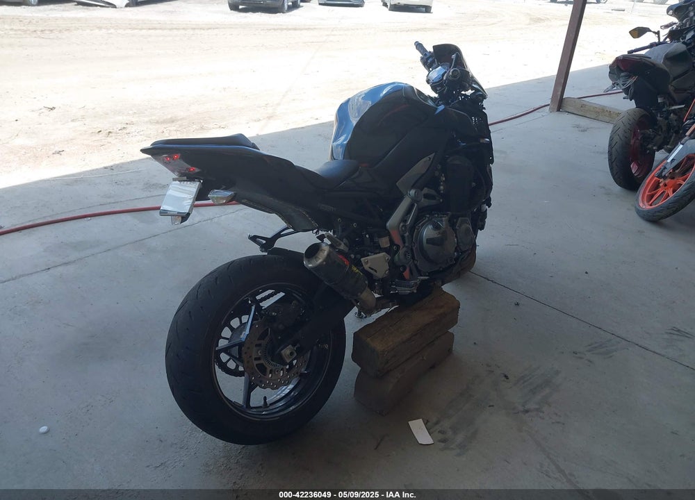 2017 KAWASAKI ZR900 VIN: JKAZR2A19HDA18014