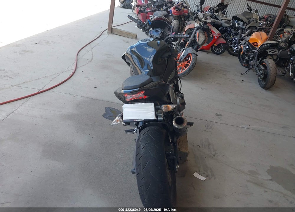 2017 KAWASAKI ZR900 VIN: JKAZR2A19HDA18014
