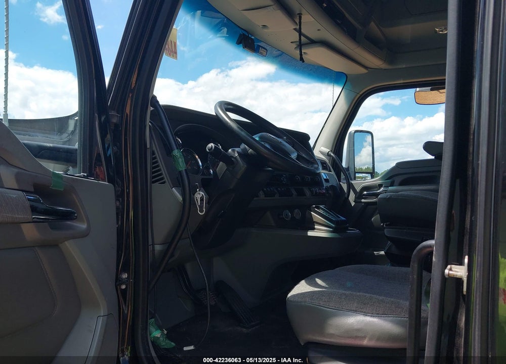 2018 KENWORTH T680 VIN: 1XKYDP9X6JJ135564