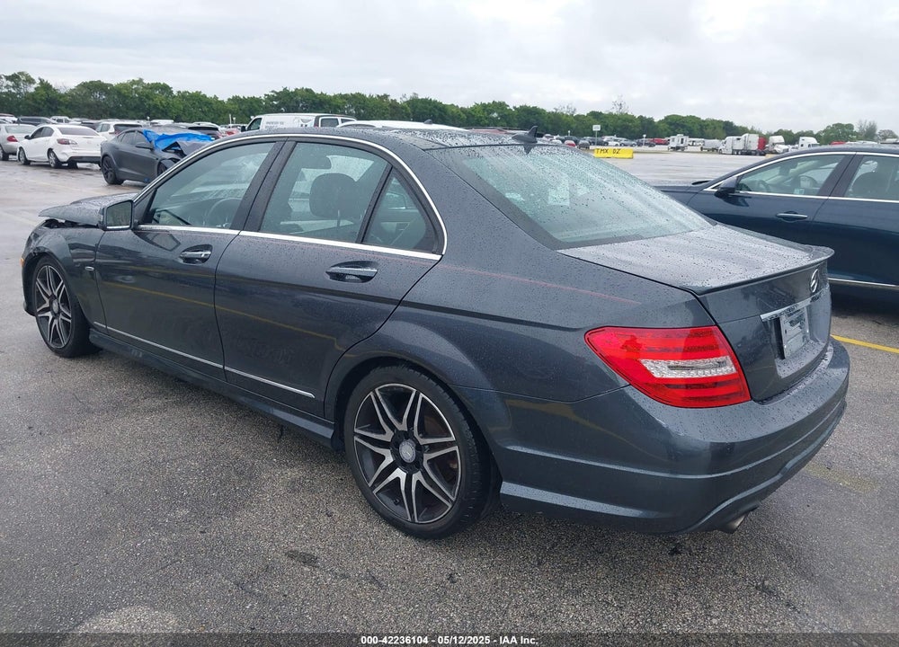 2013 MERCEDES-BENZ C 250 LUXURY/SPORT VIN: WDDGF4HB4DR252402