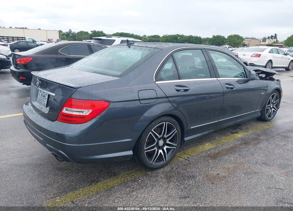 2013 MERCEDES-BENZ C 250 LUXURY/SPORT VIN: WDDGF4HB4DR252402