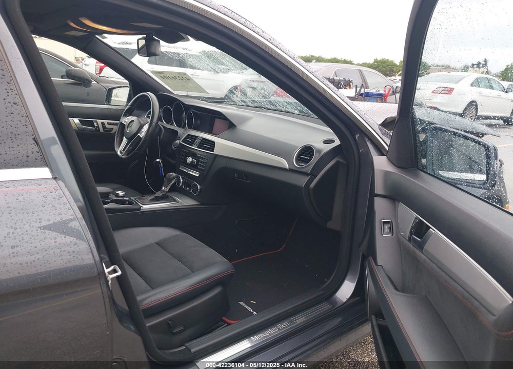2013 MERCEDES-BENZ C 250 LUXURY/SPORT VIN: WDDGF4HB4DR252402