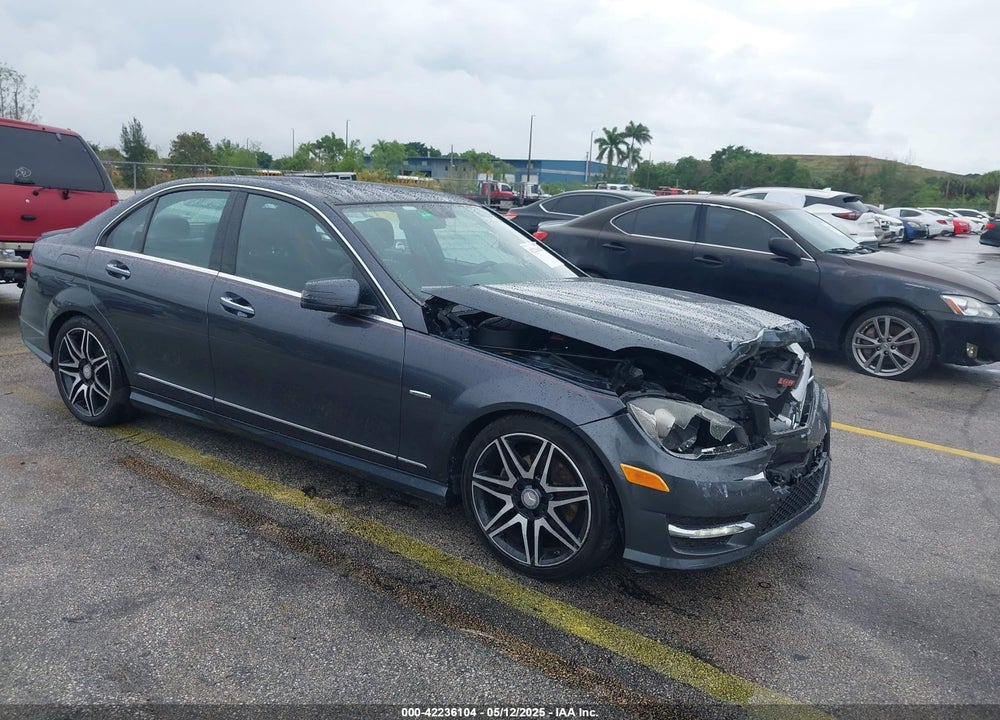 2013 MERCEDES-BENZ C 250 LUXURY/SPORT VIN: WDDGF4HB4DR252402