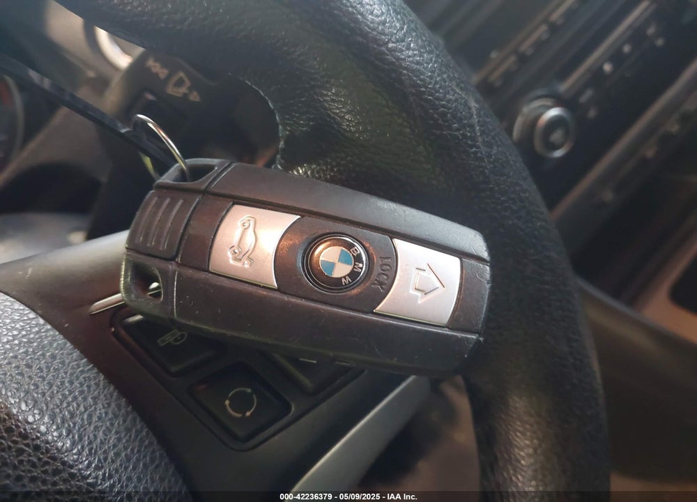 2014 BMW X1 VIN: WBAVL1C59EVY14018
