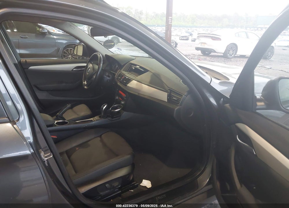 2014 BMW X1 VIN: WBAVL1C59EVY14018