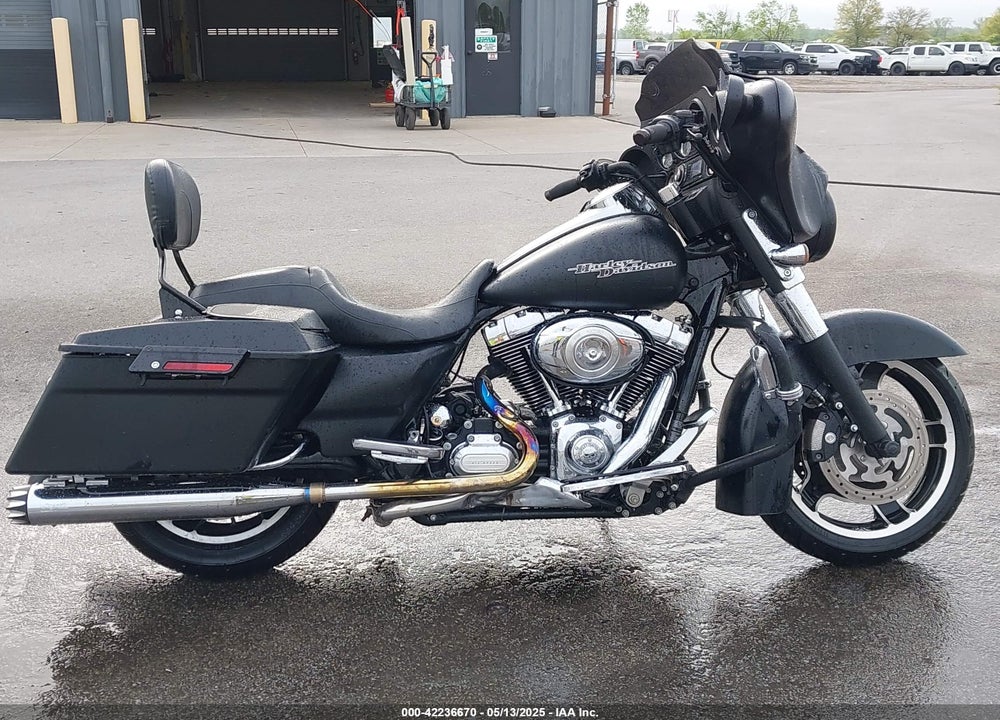 2013 HARLEY-DAVIDSON FLHX STREET GLIDE VIN: 1HD1KBM15DB686395