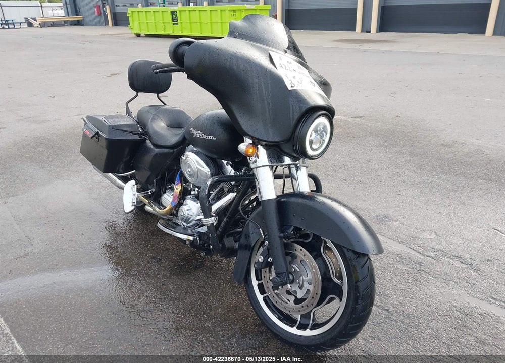 2013 HARLEY-DAVIDSON FLHX STREET GLIDE VIN: 1HD1KBM15DB686395