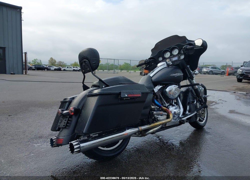 2013 HARLEY-DAVIDSON FLHX STREET GLIDE VIN: 1HD1KBM15DB686395
