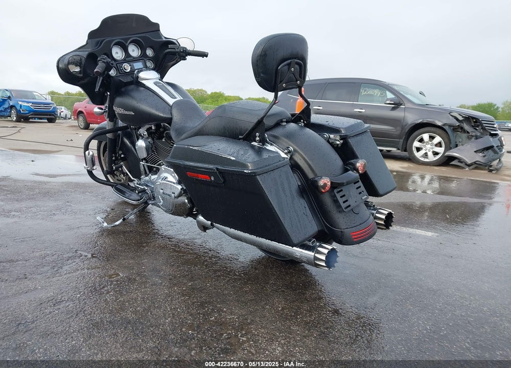 2013 HARLEY-DAVIDSON FLHX STREET GLIDE VIN: 1HD1KBM15DB686395
