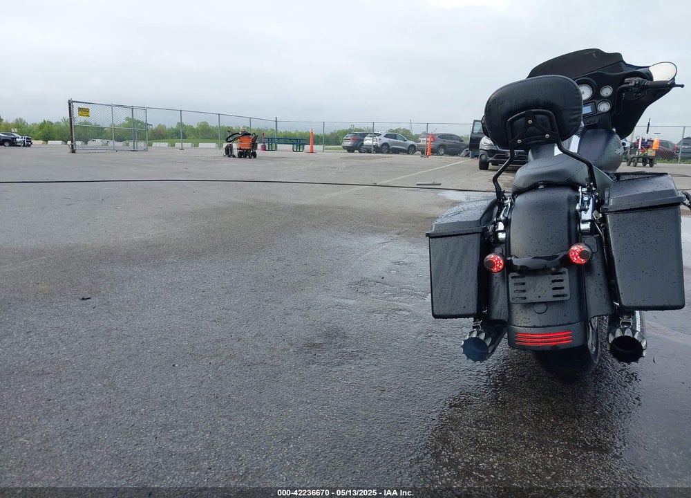 2013 HARLEY-DAVIDSON FLHX STREET GLIDE VIN: 1HD1KBM15DB686395