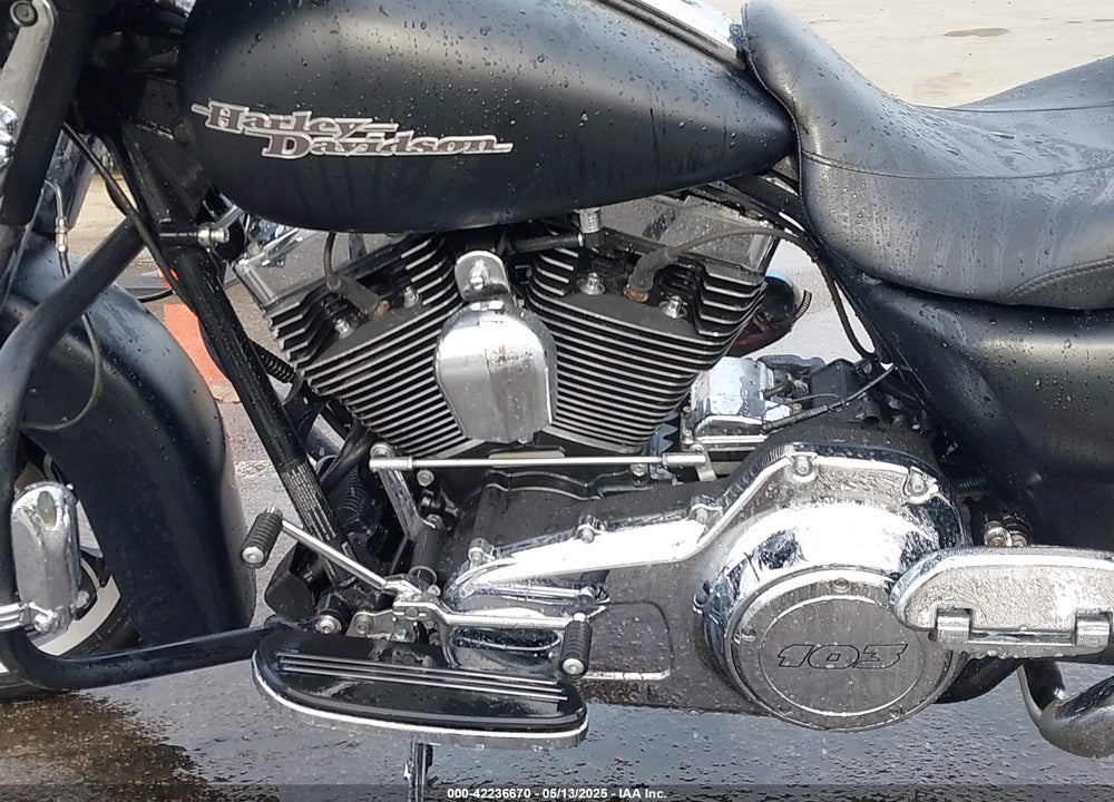 2013 HARLEY-DAVIDSON FLHX STREET GLIDE VIN: 1HD1KBM15DB686395