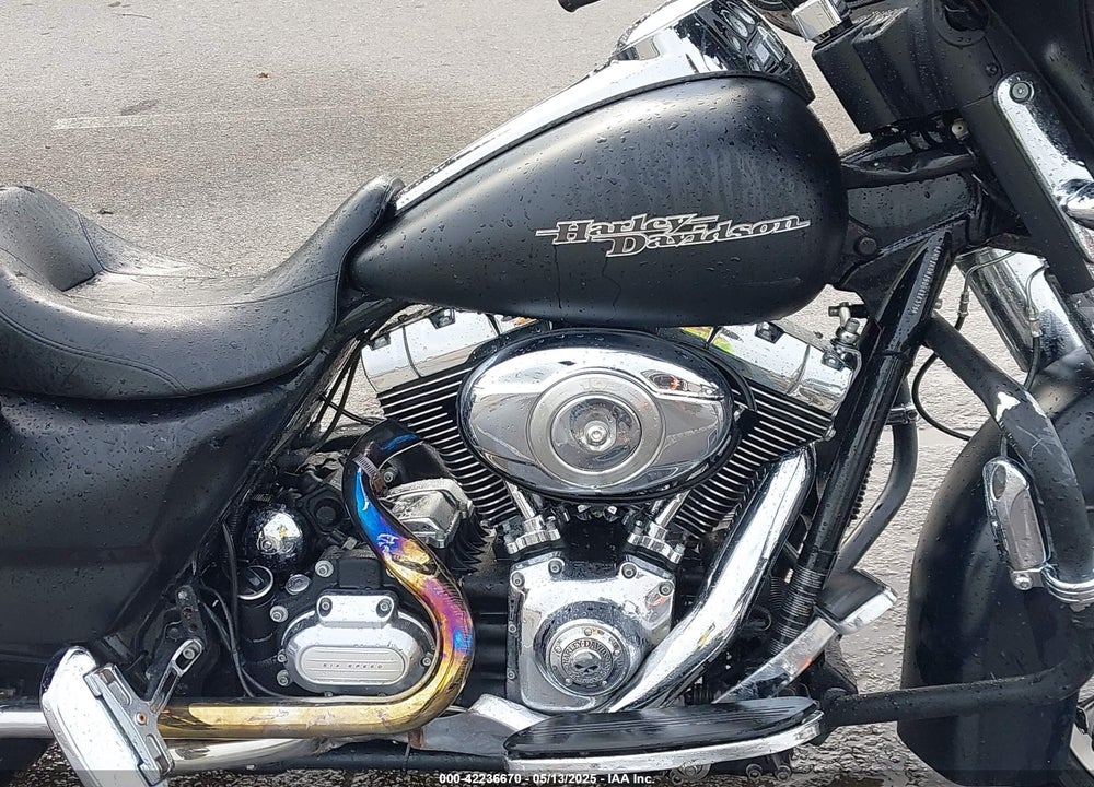 2013 HARLEY-DAVIDSON FLHX STREET GLIDE VIN: 1HD1KBM15DB686395