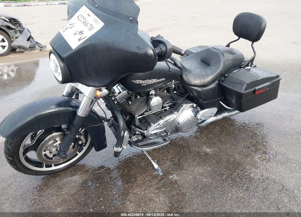 2013 HARLEY-DAVIDSON FLHX STREET GLIDE VIN: 1HD1KBM15DB686395