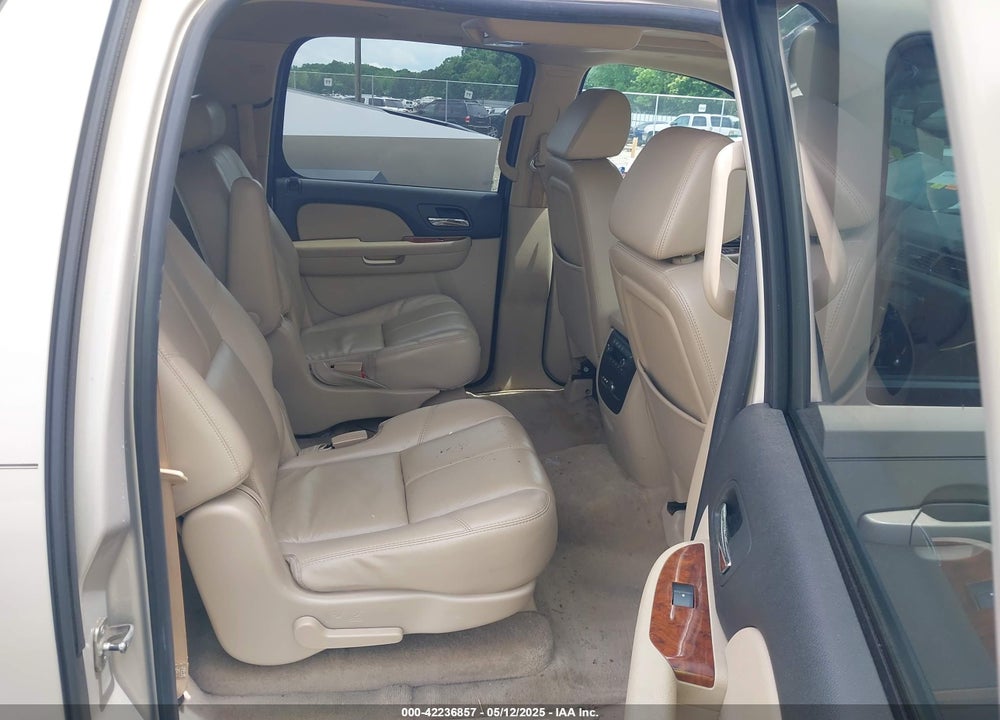 2007 CHEVROLET SUBURBAN 1500 VIN: 1GNFC16047R389477