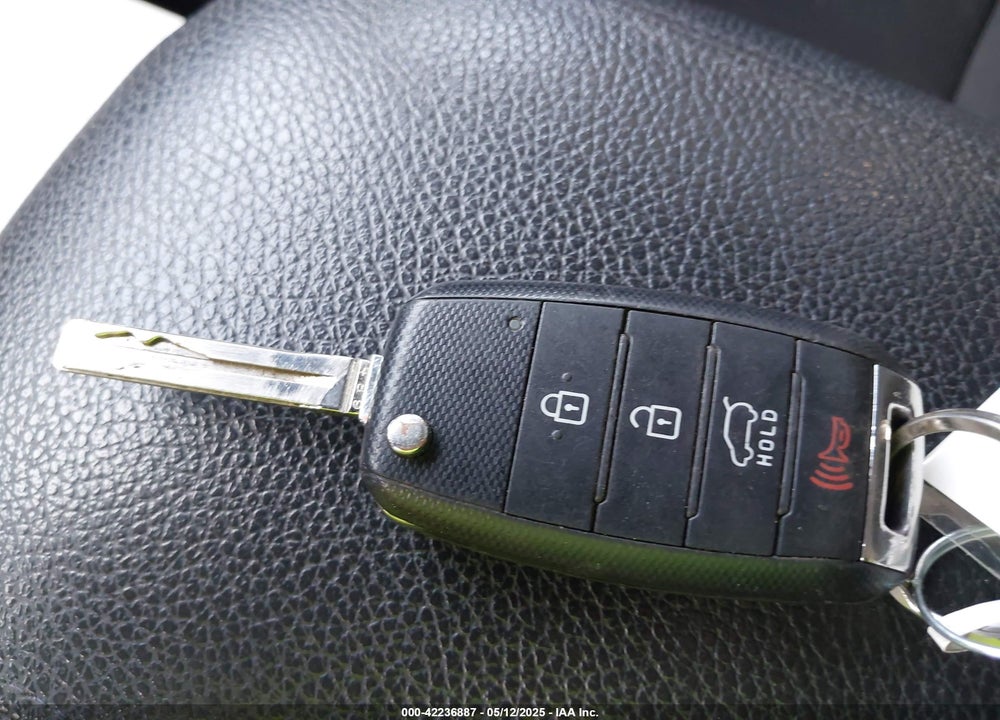 2014 KIA SORENTO VIN: 5XYKT3A69EG537505