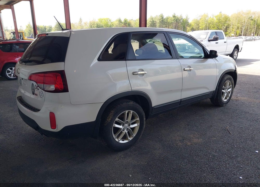 2014 KIA SORENTO VIN: 5XYKT3A69EG537505