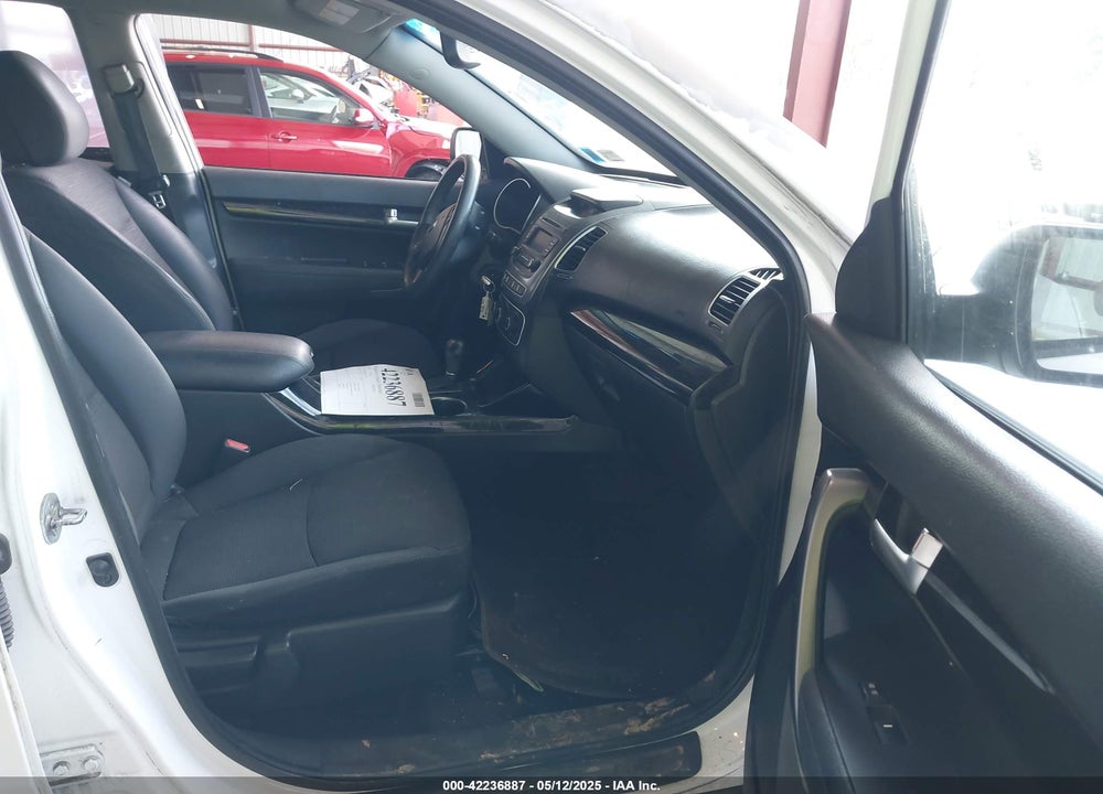 2014 KIA SORENTO VIN: 5XYKT3A69EG537505
