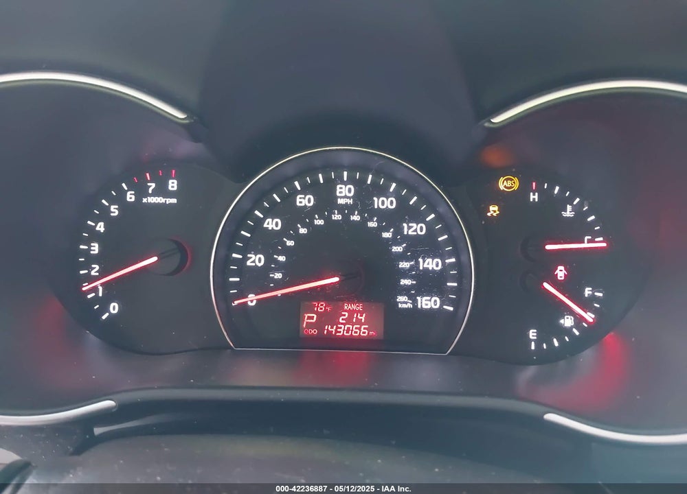 2014 KIA SORENTO VIN: 5XYKT3A69EG537505