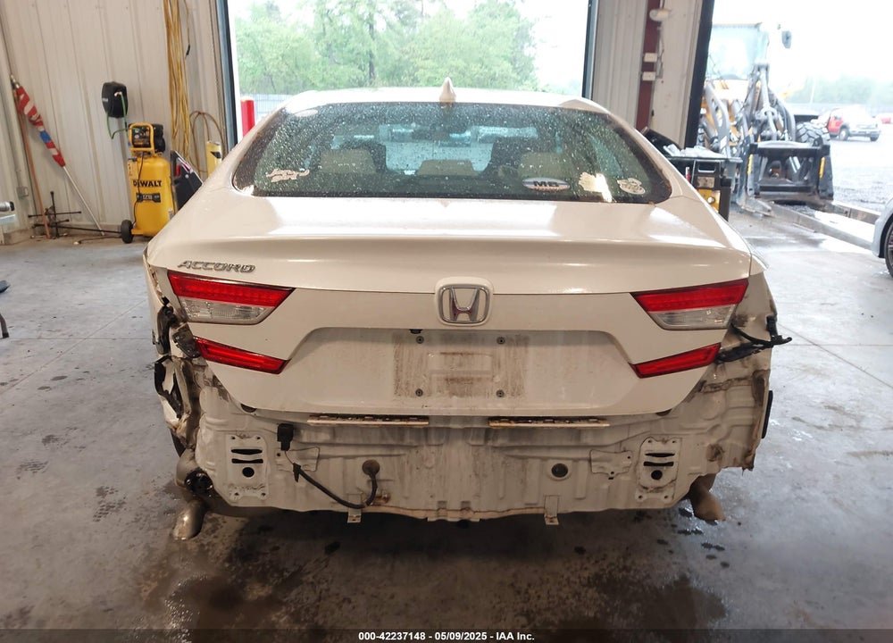 2018 HONDA ACCORD VIN: 1HGCV1F15JA131636