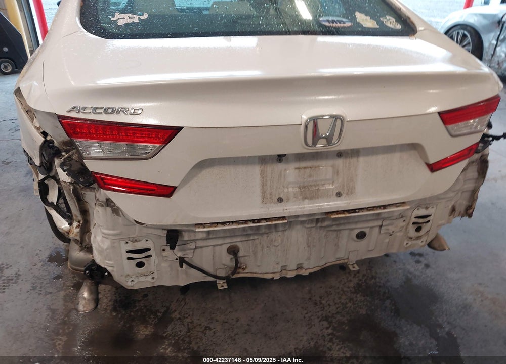 2018 HONDA ACCORD VIN: 1HGCV1F15JA131636
