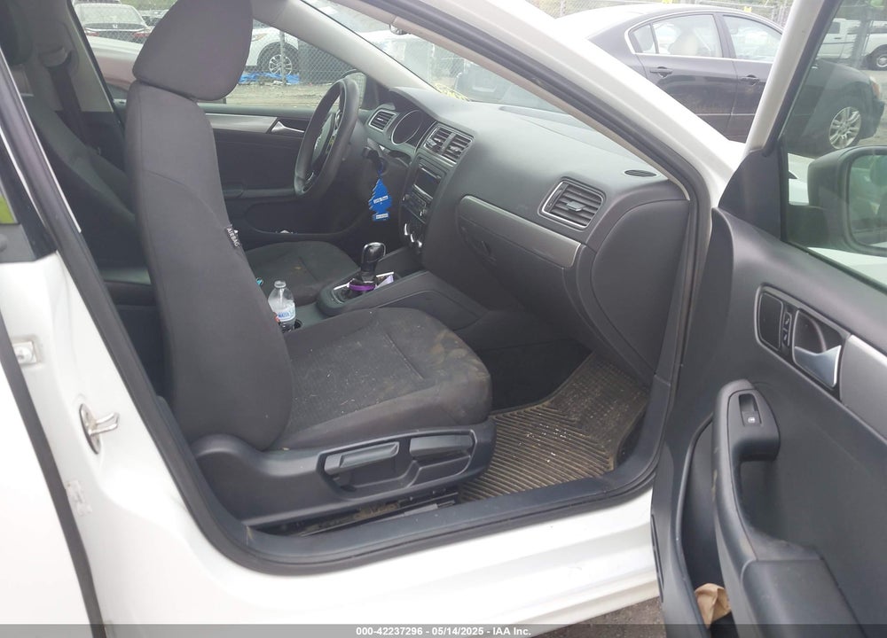 2015 VOLKSWAGEN JETTA VIN: 3VWD17AJXFM332383