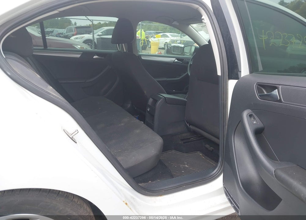 2015 VOLKSWAGEN JETTA VIN: 3VWD17AJXFM332383