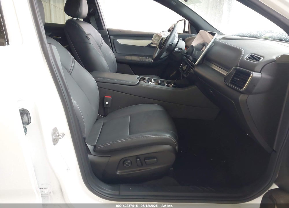 2024 VINFAST VF 8 PLUS VIN: RLLV1AFAXRH006563