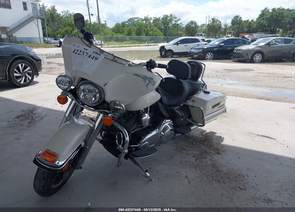 2011 HARLEY-DAVIDSON FLHP VIN: 1HD1FHM12BB640754