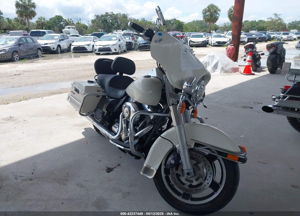2011 HARLEY-DAVIDSON FLHP VIN: 1HD1FHM12BB640754
