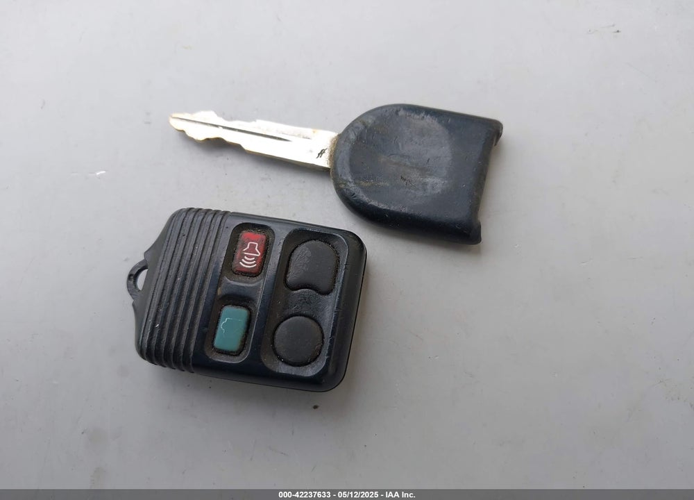 2008 FORD FOCUS VIN: 1FAHP35NX8W158591