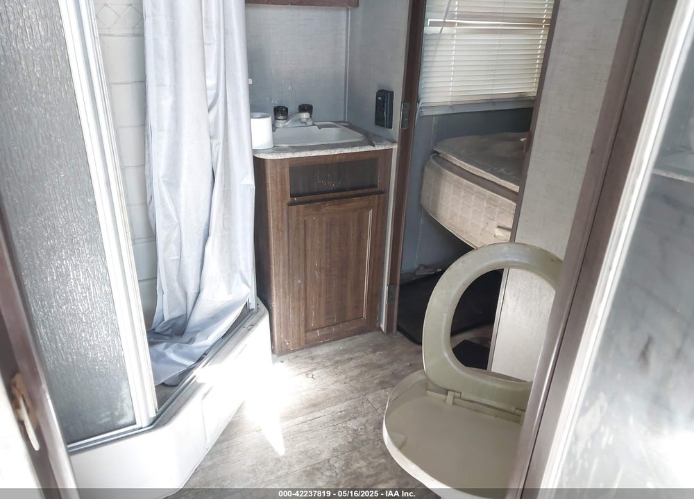 2019 CROSSROADS OTHER VIN: 4YDT33327KS379036