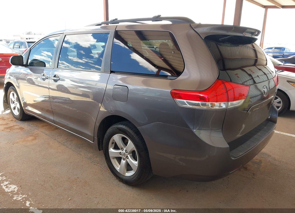 2014 TOYOTA SIENNA LE V6 8 PASSENGER VIN: 5TDKK3DC3ES459567