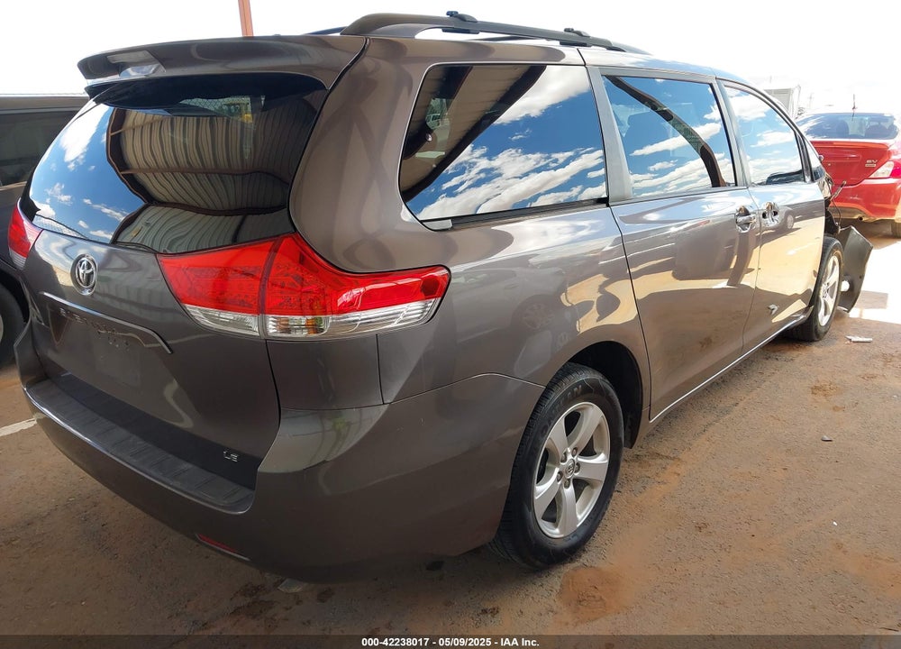 2014 TOYOTA SIENNA LE V6 8 PASSENGER VIN: 5TDKK3DC3ES459567