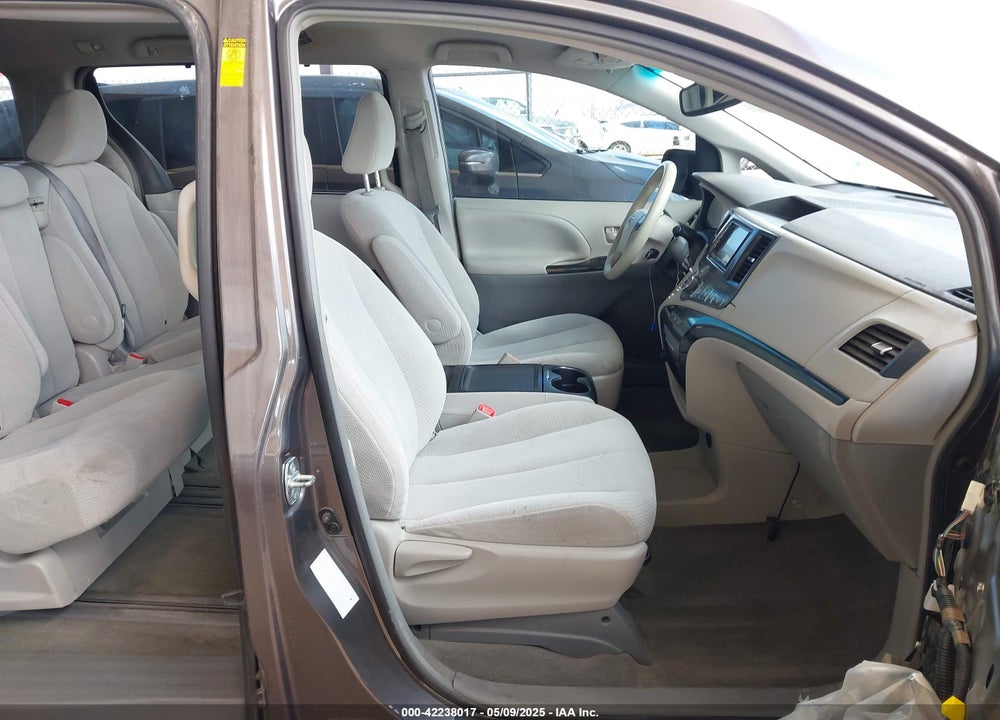 2014 TOYOTA SIENNA LE V6 8 PASSENGER VIN: 5TDKK3DC3ES459567