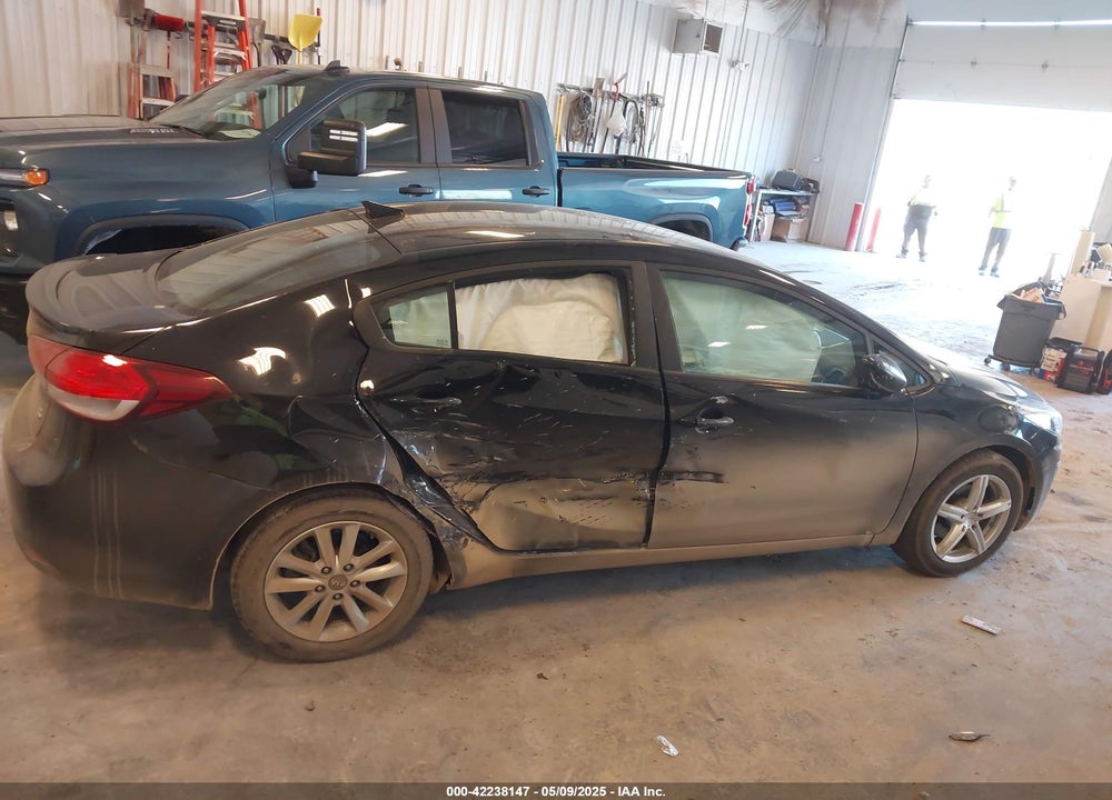 2017 KIA FORTE VIN: 3KPFL4A75HE022714