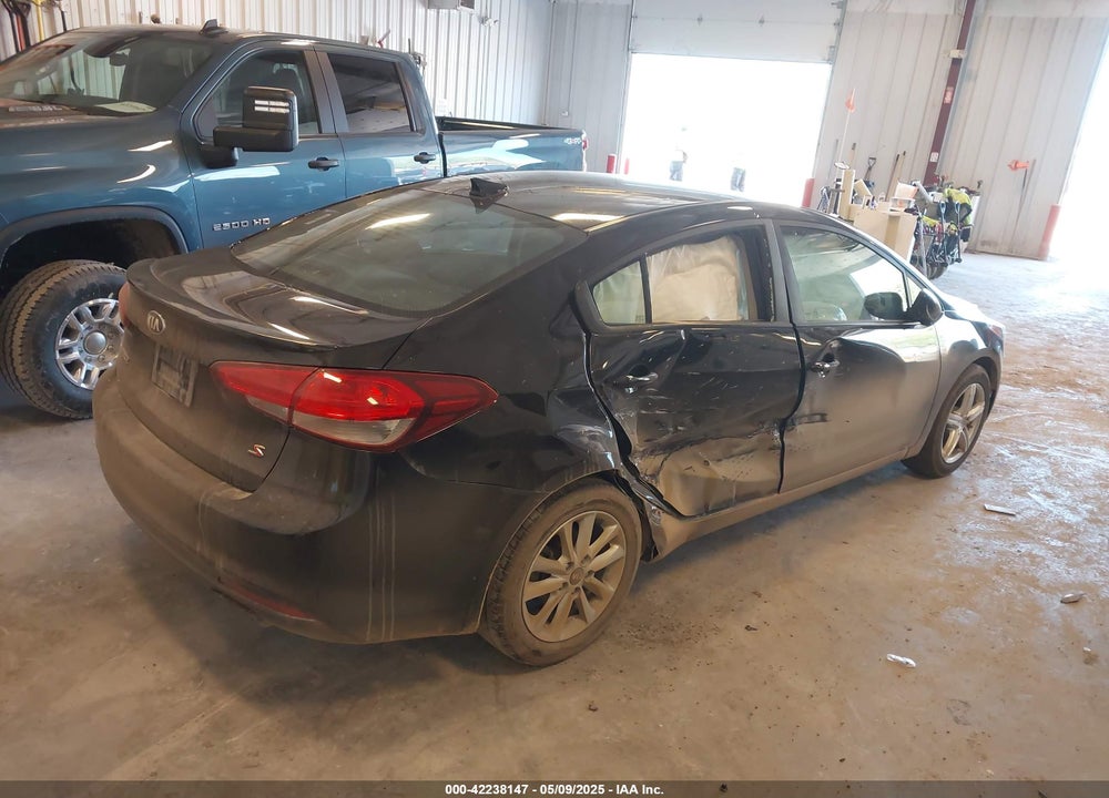 2017 KIA FORTE VIN: 3KPFL4A75HE022714