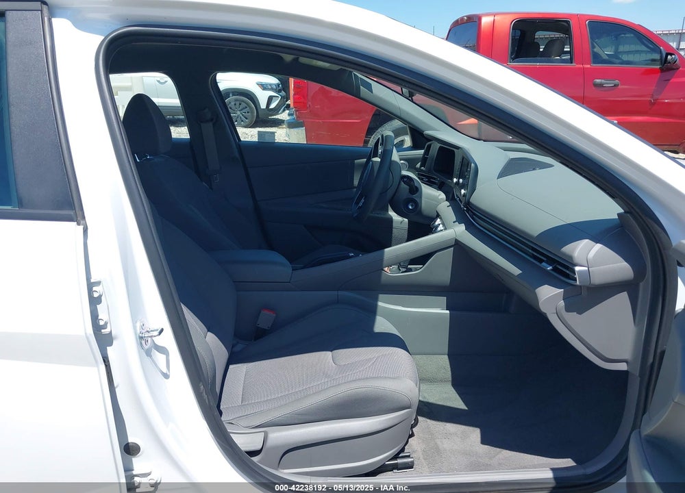 2025 HYUNDAI ELANTRA VIN: KMHLL4DG4SU876113