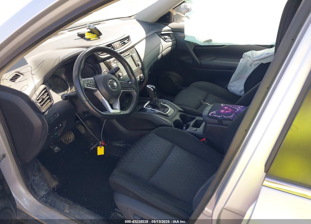 2018 NISSAN ROGUE VIN: KNMAT2MT2JP569453