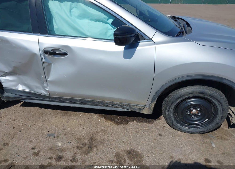 2018 NISSAN ROGUE VIN: KNMAT2MT2JP569453
