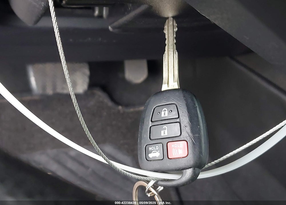 2017 TOYOTA COROLLA LE VIN: 5YFBURHE1HP602148