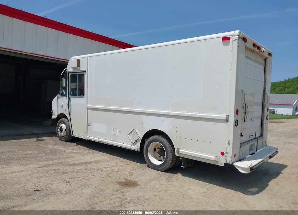 2005 FREIGHTLINER CHASSIS M LINE WALK-IN VAN VIN: 4UZAANBW45CV19019