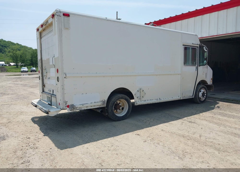 2005 FREIGHTLINER CHASSIS M LINE WALK-IN VAN VIN: 4UZAANBW45CV19019