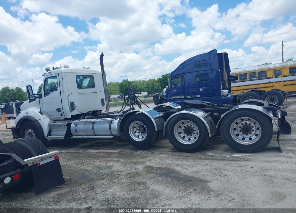 2015 KENWORTH T880 T880 VIN: 1XKZPPEX5FJ439655