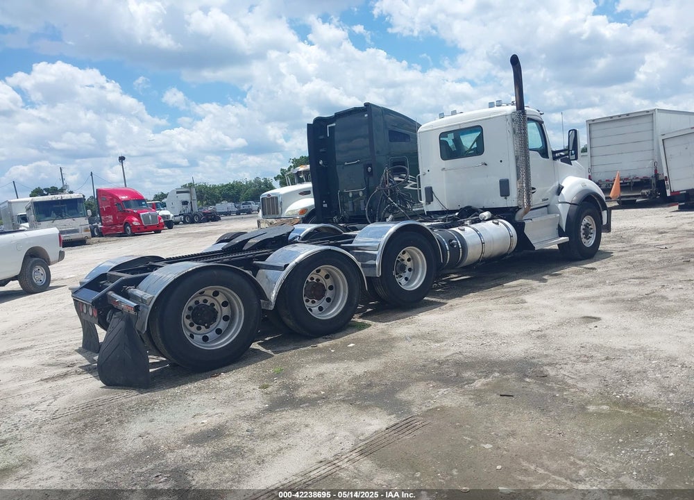 2015 KENWORTH T880 T880 VIN: 1XKZPPEX5FJ439655