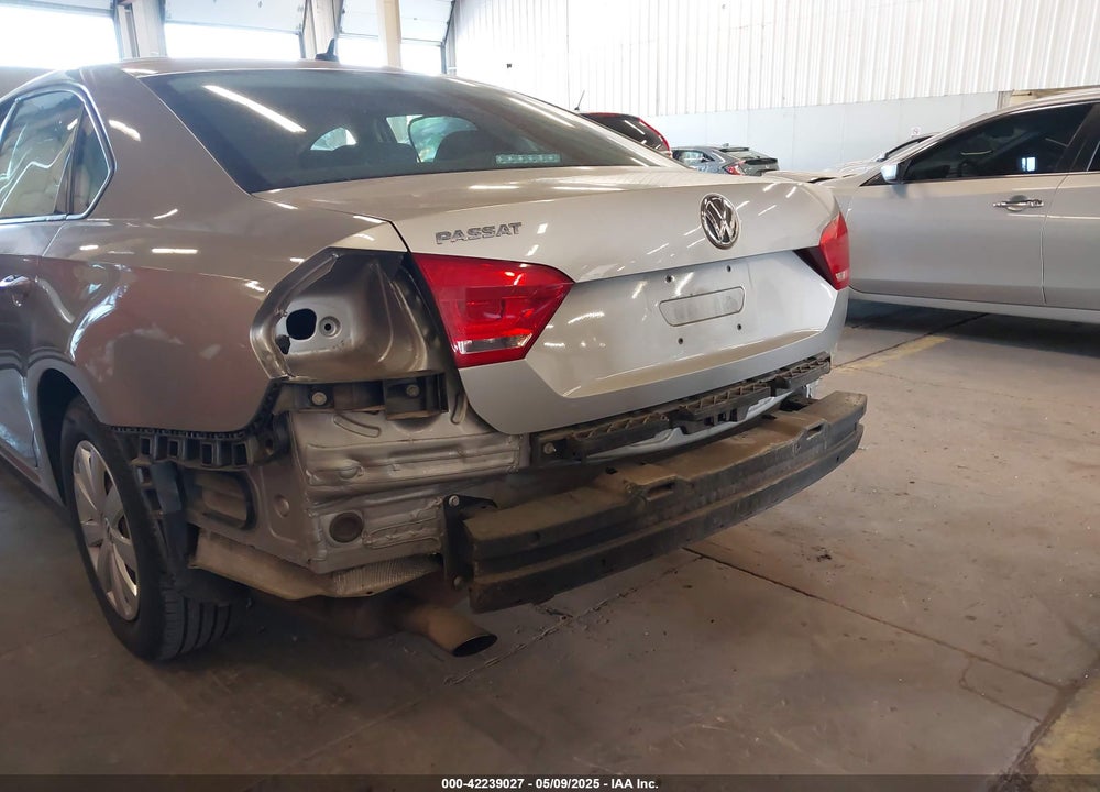 2013 VOLKSWAGEN PASSAT VIN: 1VWAP7A38DC014523