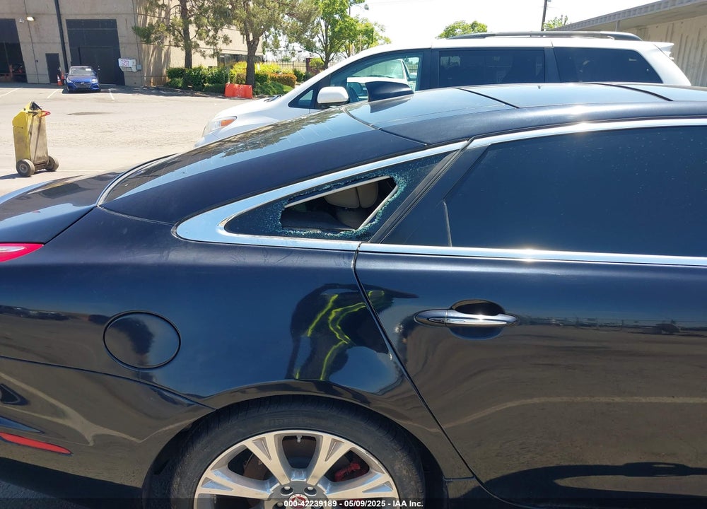 2016 JAGUAR XJ VIN: SAJWA2G76G8V97013
