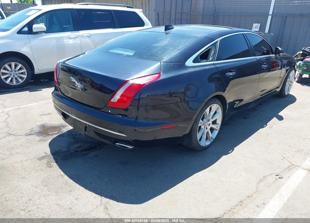 2016 JAGUAR XJ VIN: SAJWA2G76G8V97013