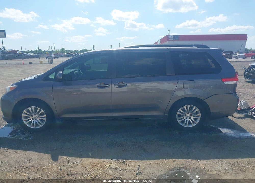 2011 TOYOTA SIENNA XLE V6 VIN: 5TDYK3DCXBS041416