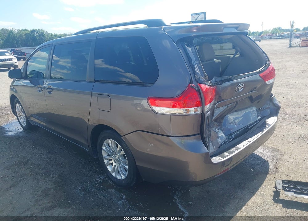 2011 TOYOTA SIENNA XLE V6 VIN: 5TDYK3DCXBS041416